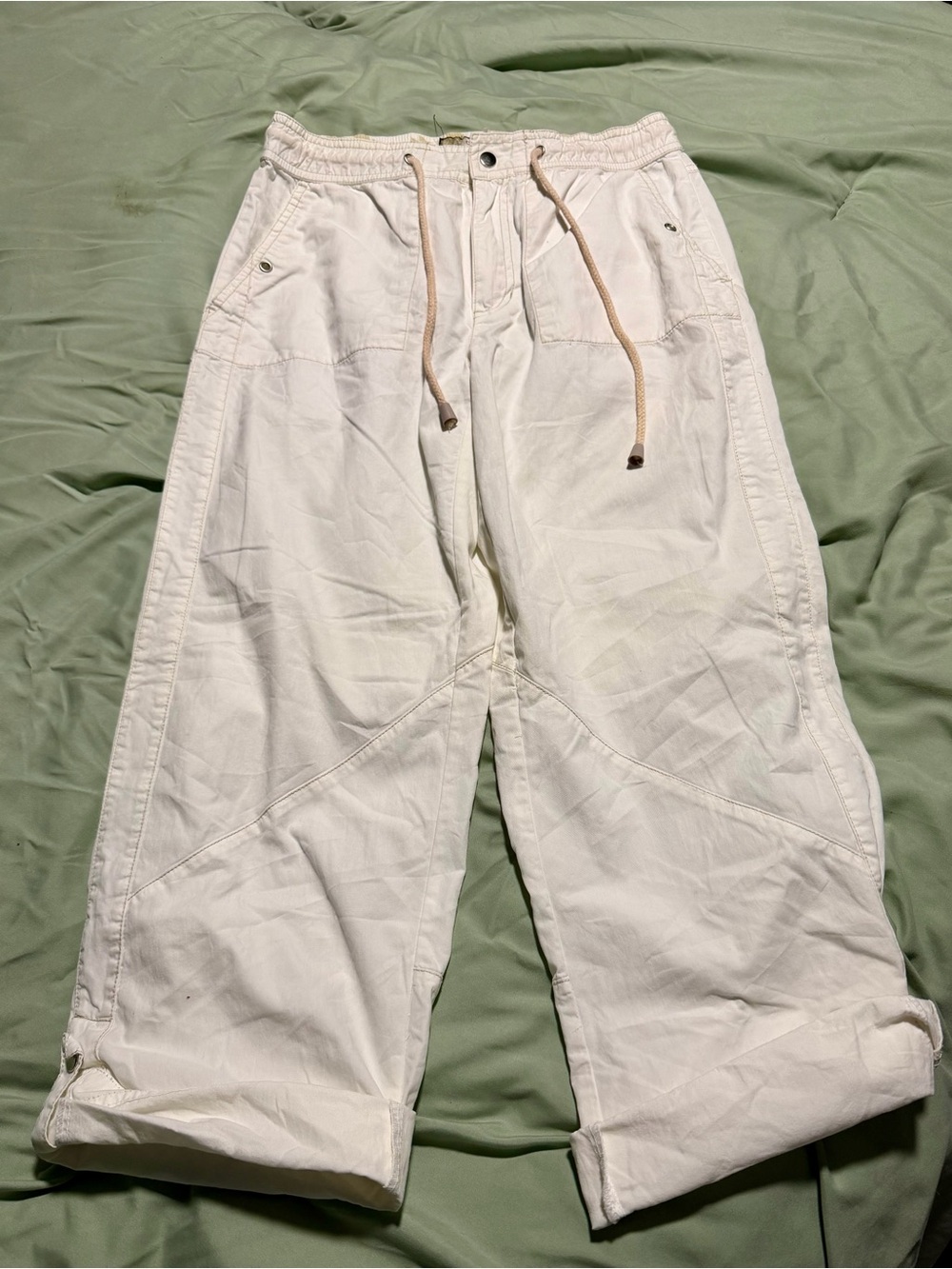 Caribbean Joe White Capris with Olive Waistband Detail